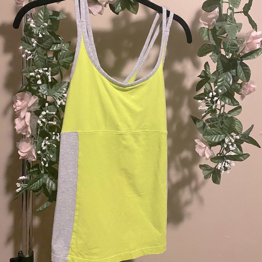 Workout top / size M / athletic top / tank top
